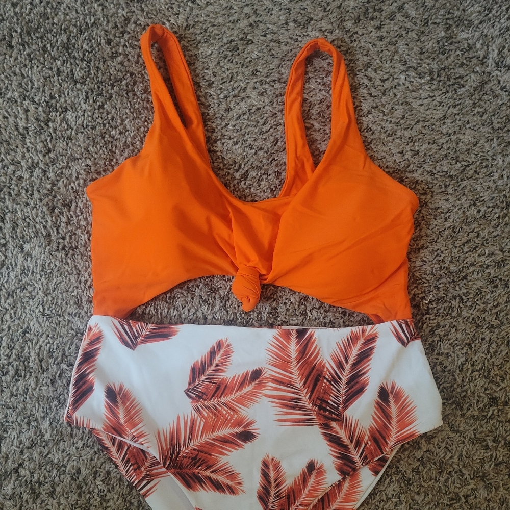 One piece, large bathing suit